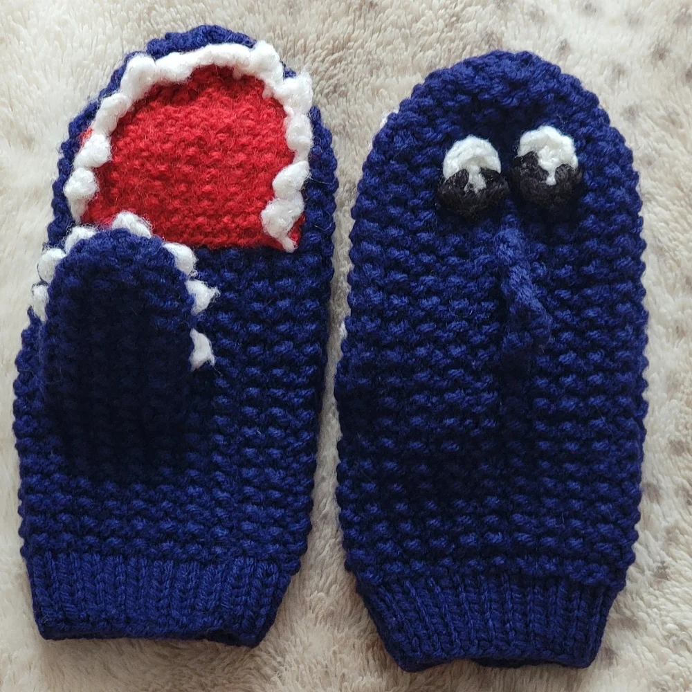 🦈 Shark Knit Mittens